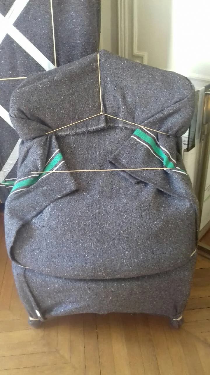 Fauteuil emballé avec couverture de protection par déménageur Digidem